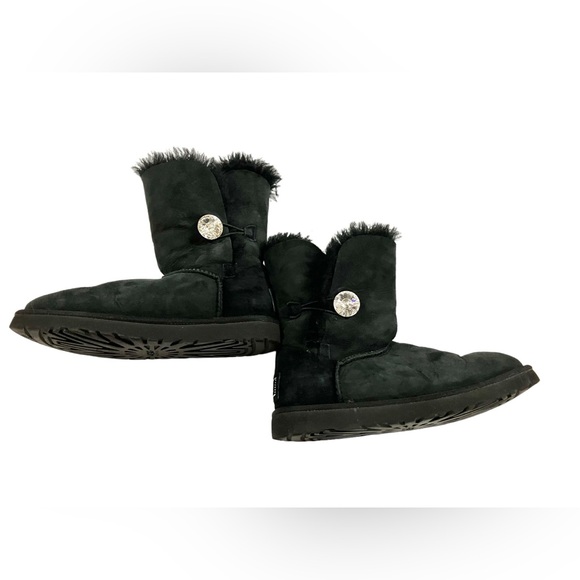 UGG Bailey Button Bling Black Sheepskin Swarovski Crystal Boot Womens Size 8 - Picture 1 of 8
